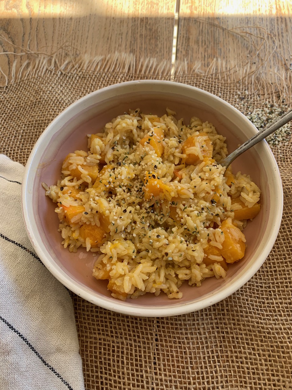 Plat de Risotto de potimarron aux graines de chanvre